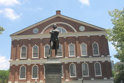 Photo of Faneuil Hall today, with statue of Samuel Adams in front