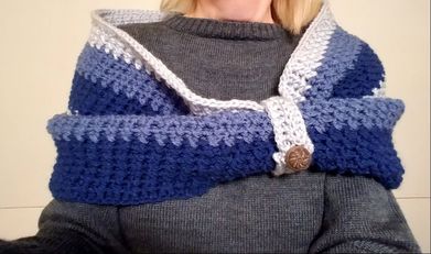 Picture of blue crocheted cowl